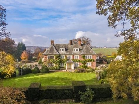 Marlow Buckinghamshire, Parterre Garden, Brick Arch, Single Bedroom, Cool Countries, Green Grass, Outdoor Swimming Pool, Country Life, Detached House