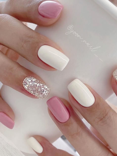 Korean pink and white nails: glitter accent Pink And White Nails, Pink White Nails, Korean Nail, Korean Nail Art, Pink Glitter Nails, Simple Gel Nails, Pink Nail Art, White Nail Art, White Nail