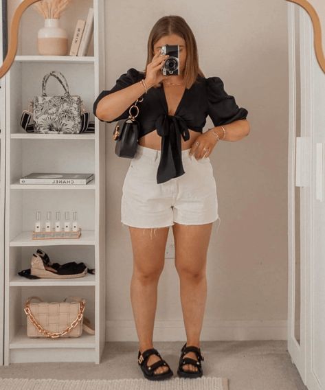 31 dias, 31 looks novos para testar em dezembro » STEAL THE LOOK Short Outfits Plus Size, Plus Size Looks For Summer, Plus Size Summer Outfits Shorts, Trendy Plus Size Outfits Summer, Look Short Jeans Dia, Look Midsize, Spring Outfits Plus Size, Plus Size Jean Shorts, Summer Fashion Plus Size