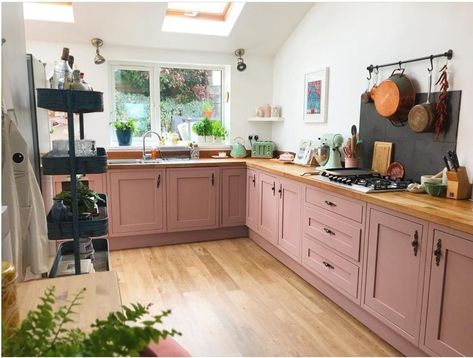 Farrow And Ball Pink Kitchen, Farrow And Ball Sulking Room Pink Kitchen, Pink Wood Kitchen, Pink And Dark Wood Kitchen, Green Pink Kitchen, Sulking Room Pink Kitchen Cabinets, Sulking Room Pink Kitchen, Pink Cabinets Kitchen, Farrow And Ball Kitchen Cabinets