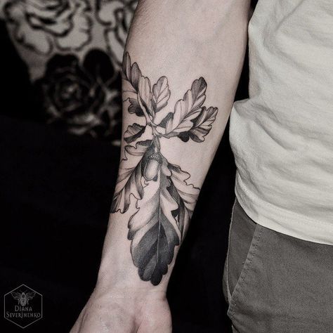 Black and grey oak leaves tattoo on the right inner forearm Diana Severinenko, Oak Leaf Tattoos, Eye Tattoo Meaning, Blatt Tattoos, Autumn Tattoo, Leaf Tattoo, Military Tattoos, Instagram Cover, Pumpkin Spice Lattes