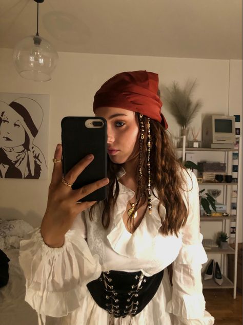 Pirate Costume Women Makeup, Jack Sparrow Costume Women, Last Minute Pirate Costume, Pirate Costume Hair, Pirate Costume Man, Pirate Costume Makeup, Pirate Halloween Costumes For Women, Pirate Halloween Makeup, Pirate Makeup Women