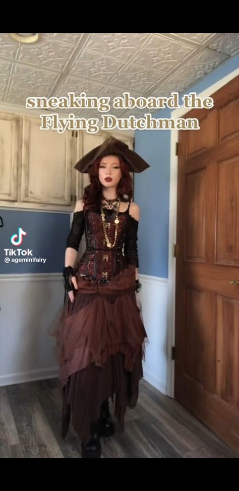 Pirate Outfit Women, Caribbean Outfits, Ren Faire Outfits, Pirate Cosplay, Pirate Outfit, Fair Outfits, Solo Costume, Pirate Woman, Pirate Costume