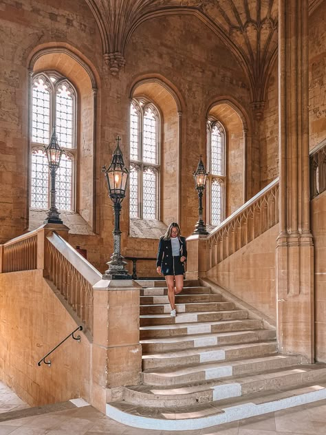 Oxford Uk Photography, Oxford Lecture Hall, Oxford Harry Potter Locations, Oxford Academia Aesthetic, Harry Potter Oxford, Oxford University Harry Potter, Oxford Photo Ideas, Oxford England Aesthetic, University Student Aesthetic