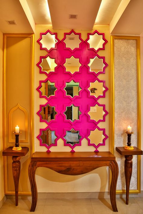 Mirror ideas Rajasthani Mirror Work Wall, Mirror On The Wall Living Room, Rajasthani Wall Decor, Interior Wall Design Ideas Creative, Rajasthani Interior, Rajasthani Interior Design, Craft Interior Design, Rajasthani Decor, Jaipur City