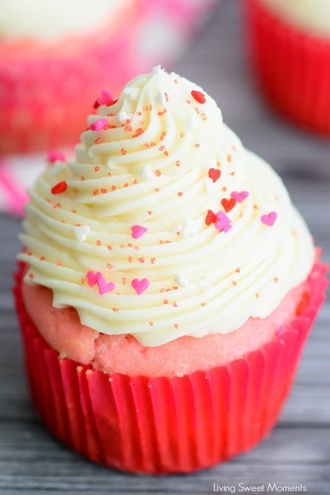 Deliciously Rich Pink Velvet Cupcakes - Living Sweet Moments Cupcakes Decoration Pink, Jello Cake Recipes, Birthday Cake Icing, Buttermilk Cupcakes, Pink Velvet Cupcakes, Sweet Potato Chips Baked, Easy Cupcake Recipes, Valentine Day Cupcakes, Cupcake Recipes Chocolate