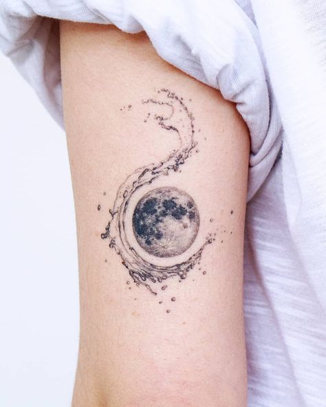 Water Tattoo, Galaxy Tattoo, Moon Tattoo Designs, Ocean Tattoos, Inspiration Tattoos, Best Tattoos, Waves Tattoo, Simplistic Tattoos, Moon And Stars