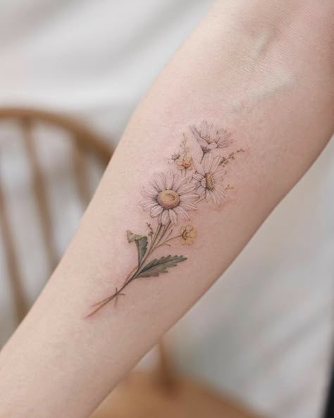 Nature Aesthetic Tattoo, Aesthetic Tattoo Ideas, Pretty Flower Tattoos, Incredible Nature, Tattoos For Women Flowers, Daisy Tattoo, Tasteful Tattoos, Tattoo Ideas For Men, Thigh Tattoos Women