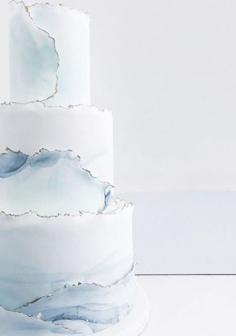 White Wedding Cake Ideas, Wedding Cake Fillings, Wedding Cake Ombre, Wedding Cake Knife, Wedding Cake Pictures, Wedding Cake Ideas, Winter Wedding Cake, Marble Wedding, Chocolate Wedding Cake