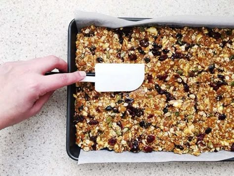 Healthy Muesli Bar Recipe, Homemade Muesli Bars, Healthy Muesli, Muesli Bar Recipe, Muesli Slice, Bars Recipes Healthy, Health Bars, Muesli Recipe, Healthy Slice