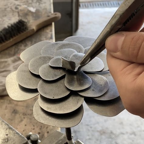 How To Make Steel Rose DIY | steel | How To Make Steel Rose DIY | By DIY & Crafts Metal Roses Diy, Metal Rose Template, Diy Metal Flowers, Rose Diy, Metal Roses, How To Make Rose, Diy Metal, Metal Work, Metal Flowers