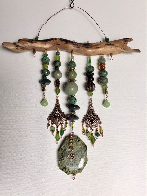 Driftwood Mobile, Driftwood Diy, Wind Chimes Craft, Driftwood Art Diy, Beaded Charms, Driftwood Projects, Diy Wind Chimes, Driftwood Crafts, Drift Wood