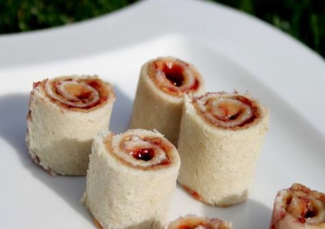 Butter and Jelly Sushi Rolls Jelly Roll Recipe, Sushi Rolls Recipe, Sushi Roll Recipes, Lunch Idea, Sushi Roll, Light Desserts, Recipes Appetizers And Snacks, Peanut Butter And Jelly, Roll Recipe