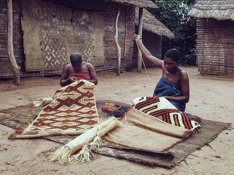 A Great African Kingdom Tells Its History In Fabulous Royal Clothes | NCPR News Royal Clothes, Kuba Cloth, Dr Congo, Democratic Republic Of The Congo, American Quilt, Stylish Tables, Exotic Fashion, African Textiles, Art Historian