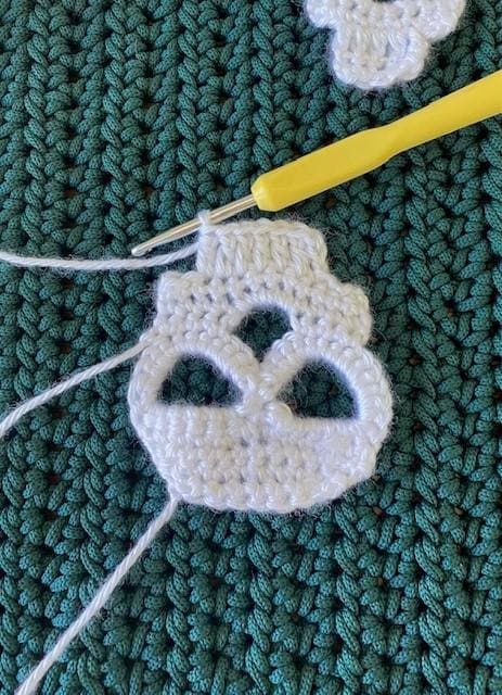 Crochet Skull Stitch, Crochet Skull Motif, Crochet Skull Applique, Scull Crochet, Skull Crochet Pattern Free, Skeleton Crochet, Skull Crochet Pattern, Crochet Applique Patterns, Sugar Skull Crafts