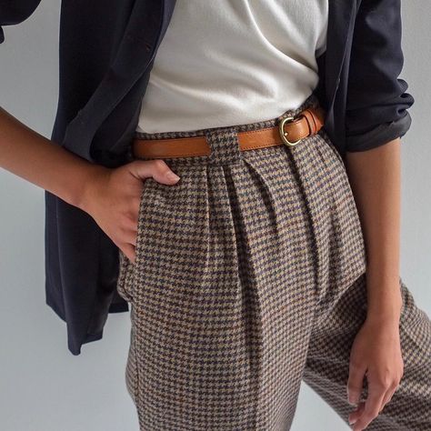 SOLD Vintage houndstooth 100% wool tweed pleated high-waisted trousers with tapered leg, best fits xxs-xs (belted-fitted). Actual size is 26.5x29. DM or comment for details. $62 + shipping. Vintage Houndstooth, Tweed Trousers, High Waisted Trousers, Chic Style, High Waisted Skirt, Trousers, High Waisted, Wool