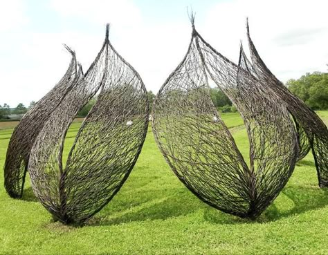 Willow Sculpture, Willow Art, Different Leaves, Sculptures Abstract, Chainsaw Carvings, Willow Weaving, Wicker Decor, Organic Art, Garden Sculptures