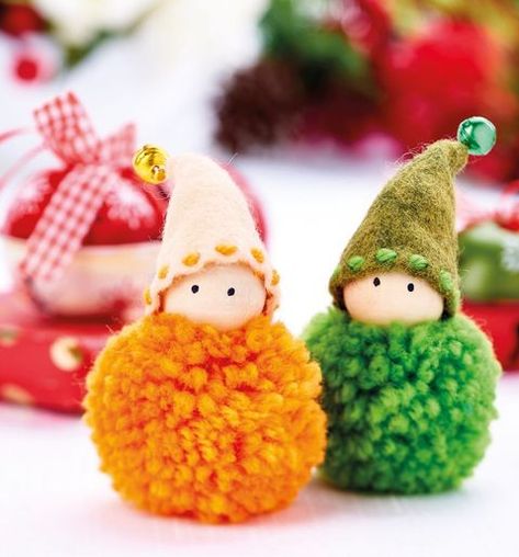 Pom Pom Toys, Elf Craft Ideas, Pom Pom Dolls, Christmas Crafts With Pom Poms, Pom Pom Crafts Christmas, Elf Diy Crafts, Pompom Christmas Decorations, Christmas Toys Diy, Pom Pom Christmas Decorations