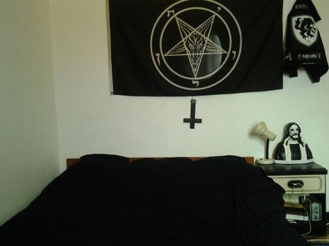 black metal bedroom Black Metal Bedroom, Celtic Frost, Metal Bedroom, Room Deco, Rock Metal, Room Idea, Metal Beds, New Room, Room Inspo