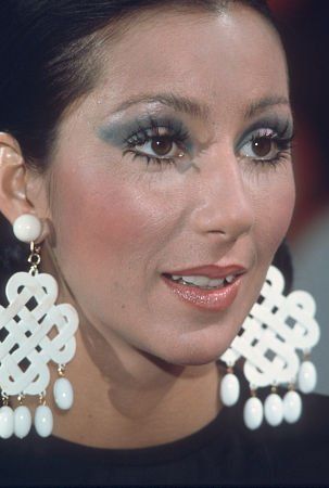 Pictures & Photos of Cher Cher 80s Makeup, Cher 1970s Makeup, Cher Make Up 70s, Cher Makeup 70s, Cher 70s Makeup, Cher Earrings, Studio 54 Makeup, Cher Makeup, Cher Aesthetic