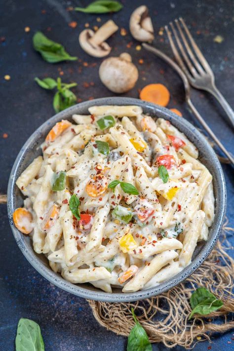 Bechamel Sauce Pasta, Light Pasta Salads, White Pasta Sauce Recipe, Creamy White Sauce, Roasted Red Pepper Pasta, White Sauce Recipes, White Sauce Pasta, Sauce Pasta, White Pasta