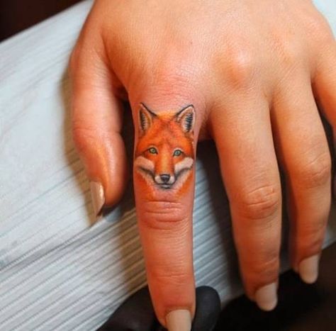 Who let the fox amongst the chickens? Check out 45 of the coolest fox tattoos around. Fox Face Tattoo, Infinity Finger Tattoos, Fox Tattoo Meaning, Small Fox Tattoo, Watercolor Fox Tattoos, Fox Tattoo Design, Cute Finger Tattoos, Kunst Tattoos, Finger Tattoo Designs