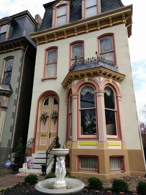 Lafayette Square in St Louis, Missouri. St Louis Houses, Lafayette Square St Louis, Second Empire House, Background Practice, Lovely Houses, Lafayette Square, Pretty Houses, Bloxburg Ideas, Painted Ladies