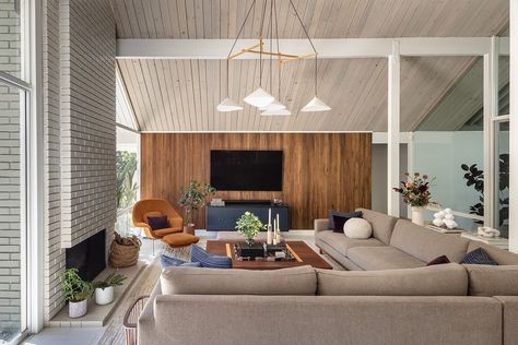 Designing a Super Eichler Eichler Homes, Custom Shelving, Mid Century Architecture, Commercial Interior Design, Murphy Bed, Family Rooms, Wet Bar, Mid Century Modern Style, Eames Lounge Chair