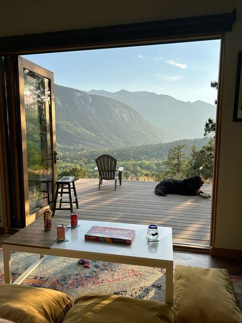 Cabin Near Mountains, Houses With Beautiful Views, Mountains House Aesthetic, Home Mountain View, Dream House Mountains, House In Mountains Aesthetic, Home In The Mountains Aesthetic, Cabin In Mountains Aesthetic, House In The Mountains Interior