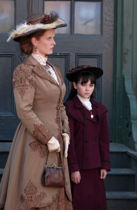 Felicity Movie, Dresses Vampire, American Girl Doll Movies, Samantha American Girl, Samantha Parkington, Victorian Era Fashion, Girl Holiday, 1900s Fashion, Annasophia Robb