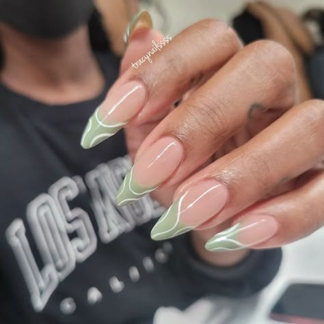 Sage Green Nails, 2022 Nails, Kutek Disney, Unghie Sfumate, Nagel Tips, Green Nail, Classy Acrylic Nails, Almond Acrylic Nails, Oval Nails