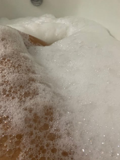 Stephanie Archer, Bubble Bath Aesthetic, Behind The Net, Aesthetic Vanilla Girl, Britney Spears Body, Manifest Aesthetic, Lush Bubble Bars, Lush Aesthetic, Aesthetic Bath