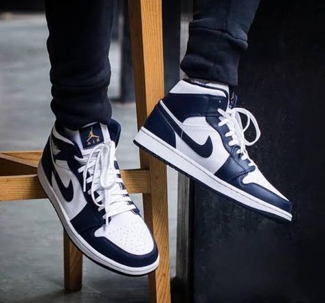 Air Jordan 1 Mid Obsidian, Jordan 1 Mid Obsidian, Air Jordan 1 Mid White, Gold Obsidian, Jordan 1 Mid White, Jordans Outfit, Nike Sneakers Outfit, Trends Shoes, Outfit Nike