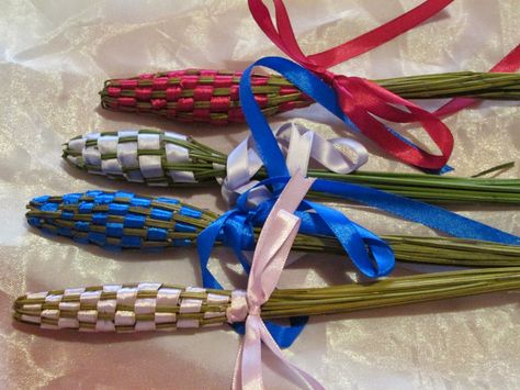 Raccontare un paese: come fare le "spighe" di lavanda Come Intrecciare, Wrap Bracelet, Embroidered Friendship Bracelet, Friendship Bracelets, Decoupage, Beaded Bracelets