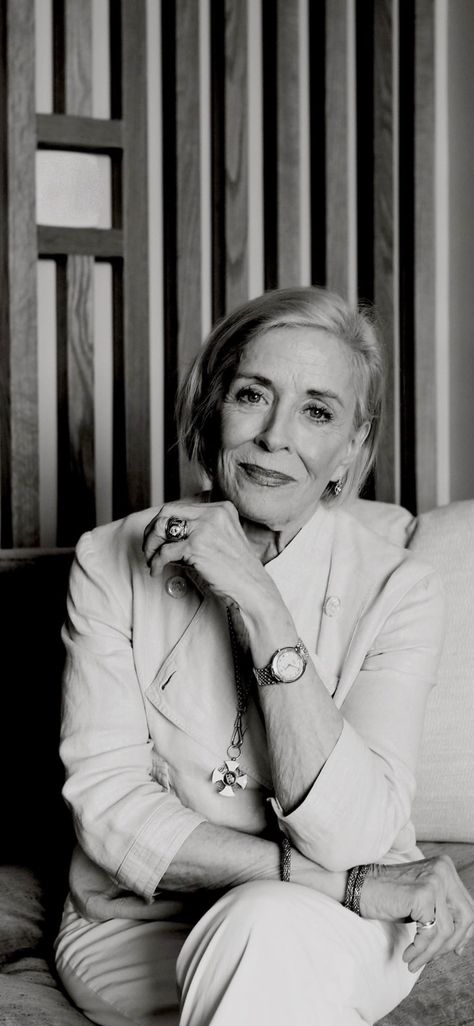 Holland Taylor, Middle Aged Women, White Photos, Black White Photos, Famous Women, Yearbook, Middle Age, Holland, Lily