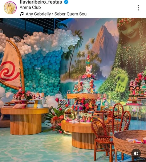 Moana Sweet 16, Moana Village, Moana Backdrop Ideas, Maui Birthday Party Ideas, Moana Quinceanera Theme, Moana Quince, Moana Backdrop, Moana Party Decorations, Moana Decorations