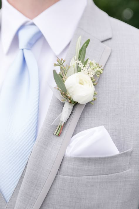 simple ranunculus and a touch of greens for this groom's bout! we love the cool tones of the suit, greens, and tie Ranunculus Boutonniere, White Boutonniere, Groom Wedding Attire, Sage Green Wedding, Groom Boutonniere, Wedding Groomsmen, Groomsmen Suits, Boutonniere Wedding, Wedding Suit