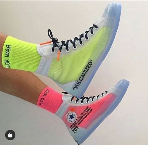 Converse Chuck 70 x Off White🤑 Compralas ya en: WWW.SBTSTYLESHOES.COM [LINK EN BIO] - - - - - - - #balenciagasneakers #balenciagatriples… Off White Converse, Converse Chucks, Trending Womens Shoes, I'm Broke, Designer High Heels, Fresh Shoes, Hype Shoes, Aesthetic Shoes, Converse Chuck Taylor All Star