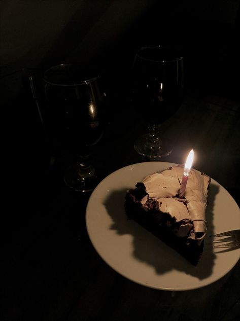 Cake Photo Aesthetic, Birthday Cake Dark Aesthetic, Birthday Dark Aesthetic, Birthday Boy Aesthetic, Birthday Photoshoot Ideas Boys, Patisserie Cake, Story Pics, Birthday Date, Birthday Captions Instagram