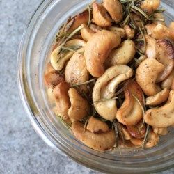 Rosemary Cashews, Winter Appetizers, Cashew Recipes, Gourmet Appetizers, Roasted Pecans, Roasted Cashews, Nut Recipes, Roasted Nuts, Recipes Appetizers And Snacks