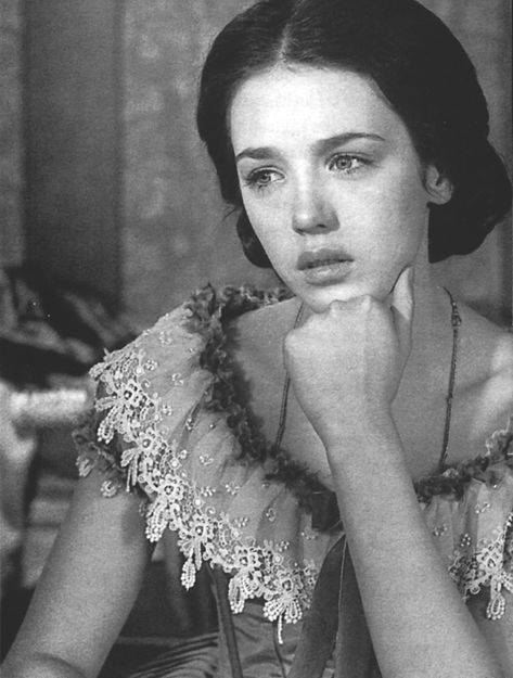 People References, Isabelle Adjani, Face Reference, Vintage Portraits, 인물 사진, Photo Reference, Classic Beauty, Adele, Old Hollywood