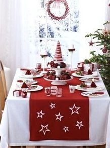 Light Dinner Table, Elegant Christmas Dinner, Christmas Dining Room Decor, Holiday Dining Room, Porch Dining, Lights Trees, Garland Wreath, Christmas Dining Room, Ideas Para Navidad