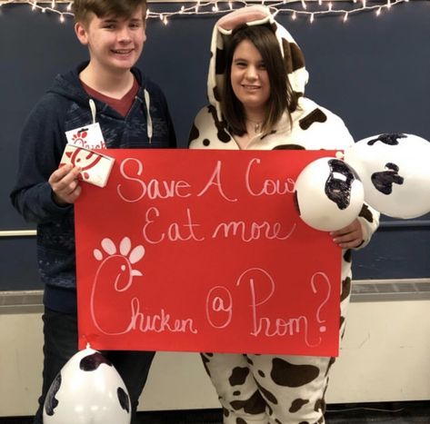 Chicken Promposal, Chick Fil A Promposal, Morp Proposal, Dance Proposal Ideas, Homecoming Dance Proposal, Sadies Proposal, Formal Proposals, Canes Chicken, Cute Homecoming Proposals