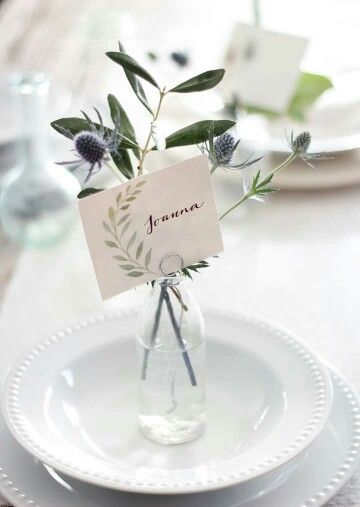 Inspiration Mariage au naturel Simple Wedding Place Settings, Flower Place, Table Placement, Tafel Decor, Simple Dinner, Simple Organic, Laurel Leaves, Head Table, Botanical Wedding