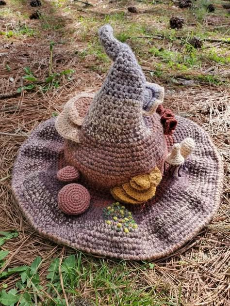 Cute Cottagecore Crochet, Medieval Crochet Ideas, Crochet Fantasy Hat, Ren Faire Outfits Crochet, Renisance Fair Crochet, Crochet Mushroom Witch Hat, Ren Fair Crochet Patterns, Crochet Cottagecore Clothes, Crochet Crazy Hats