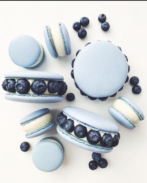 Macarons Design, Macarons Blueberry, Macaron Wallpaper, Blue Macaroons Aesthetic, Blue Macaroons, Macaroon Filling, Macarons Recipe Easy, Aesthetic Food Macaroon, Purple Aesthetic Macaroon