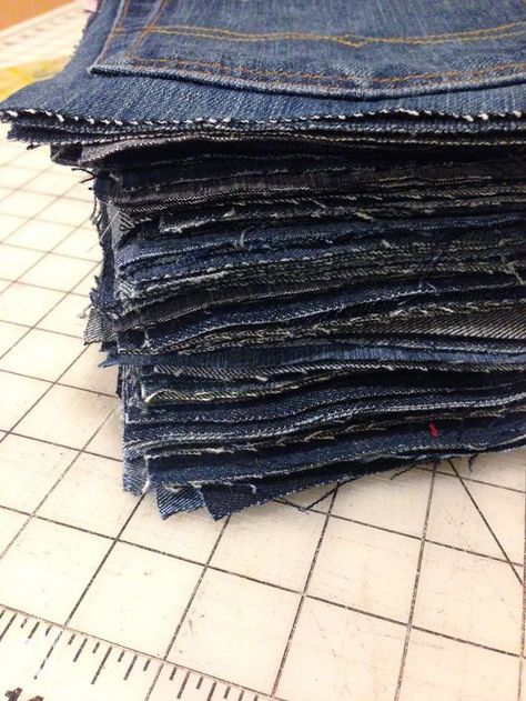 Artisanats Denim, Upcycle Denim, Denim Blanket, Jean Quilt, Diy Jeans, Recycled Sweaters, Blue Jeans Crafts, Denim Projects, Sew Ins