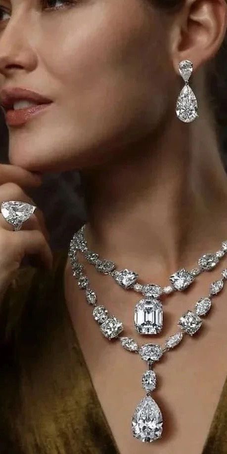 Neck Pieces Jewelry, Princess Jewelry, Expensive Jewelry Luxury, Diamond Necklace Designs, Diamond Jewelry Designs, Jewelry Wedding Rings, Indian Wedding Jewelry, Expensive Jewelry, Exclusive Jewelry