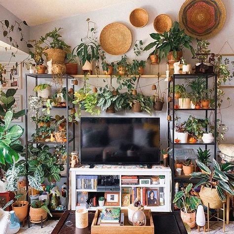 Lots Of Plants, Plant Goals, Entertainment Wall, Living Vintage, Bohemian Inspiration, Plant Room, Dekor Diy, Plant Shelf, Houseplants Indoor