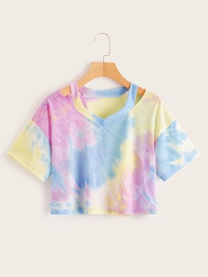 Product name: Tie Dye Crop Tee at SHEIN, Category: T-Shirts Glow And The Dark Party, Tie Dye Color Combinations, Tie Dye Clothes, Pastel Clothing, Tie Dye Party, Tie Dye Crafts, Dark Party, How To Tie Dye, Tie Dye Fabric